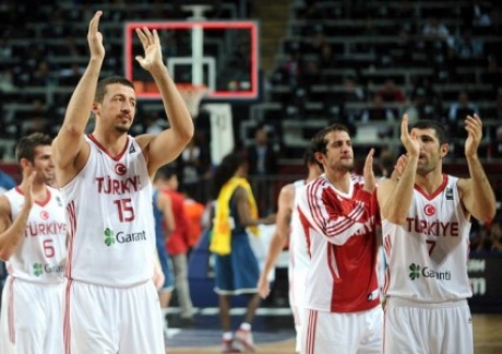 Türkiye sizinle gurur duyuyor!  Fiba2010_basketbol_millitakim9859878