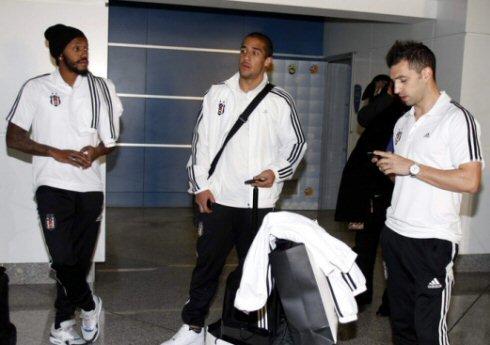 5 FUTBOLCU �STANBUL'DA KALDI