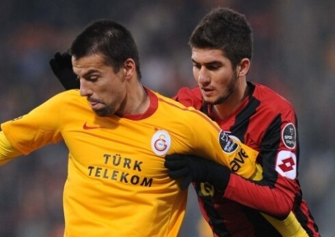 FENERBAH�E TRANSFER�N� B�T�R�YOR!