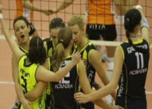 Sarı Melekler sahnede