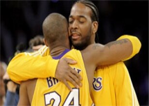 Kobe, Toronto'yu yıktı!