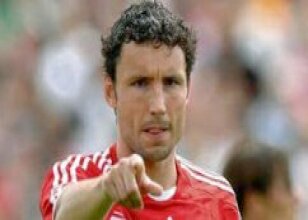 Van Bommel'in sözleşmesi uzatıldı