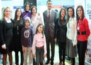 Natasha ve Nihan'dan fuar ziyareti
