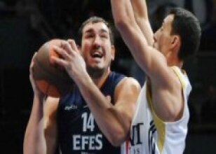 Efes Pilsen yıkıldı: 75-77