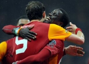 galatasaray sevinc 34454 Galatasaray 3 1 Fenerbahçe (geniş özet  video izle)  7 aralık 2011