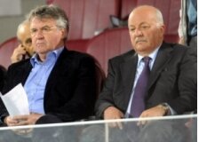 Hiddink tribünde olacak!
