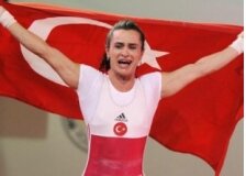Milli halterci iş adamlarından destek..