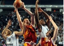 100. maçın rengi siyah-beyaz