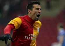 G.Saray’a kötü haber! <br />Baros sakatlandı!