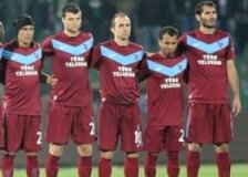 Lefter, Denktaş ve Nemutlu için saygı duruşu