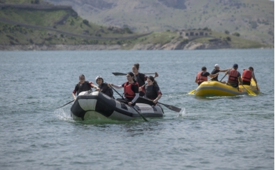 Tunceli'de renciler Munzur ay ve Keban Baraj Gl'nde su sporlaryla tanyor