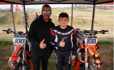 Şampiyon motosikletçi Berat Şenkalaycı babasının izinden gidiyor