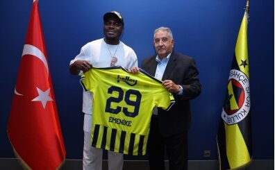 Emenike'den Fenerbahçe'ye ziyaret: 'Biz büyük bir aileyiz'