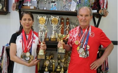 Karı koca master atletler, yeni madalyalara birlikte koşuyor
