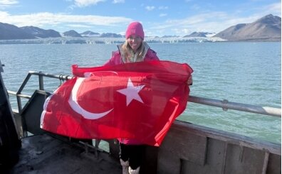 Deniz Kayadelen, Kuzey Kutbu'nda yüzen ilk Türk oldu