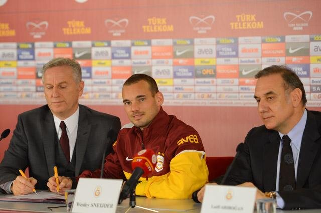 sneijder_imza_toreni_d0564_800.jpg
