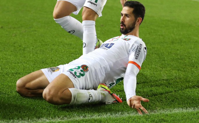 EMRE AKBABA Ma��n Y�ld�z�