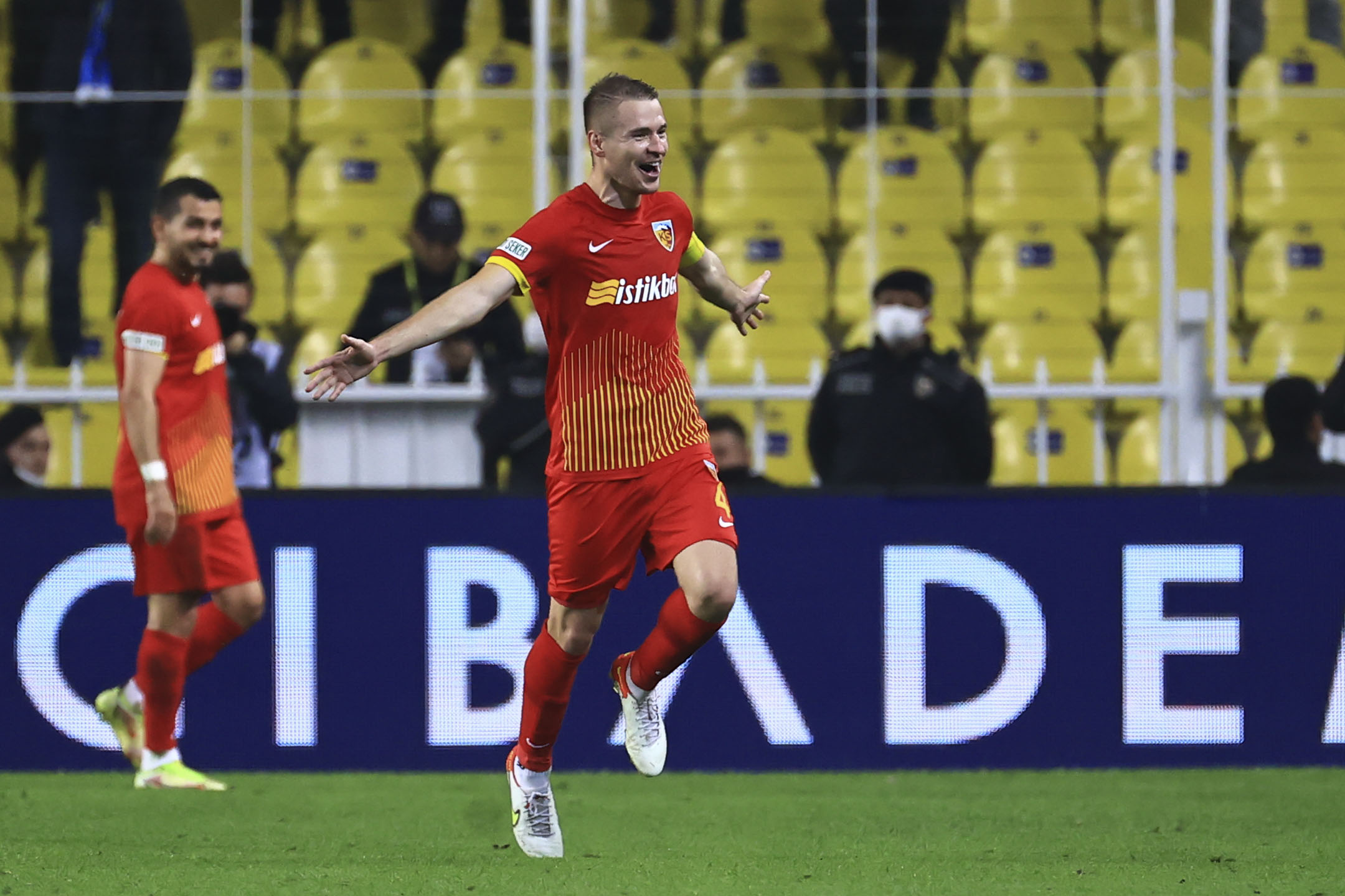 DIMITRIS KOLOVETSIOS Ma��n Y�ld�z�