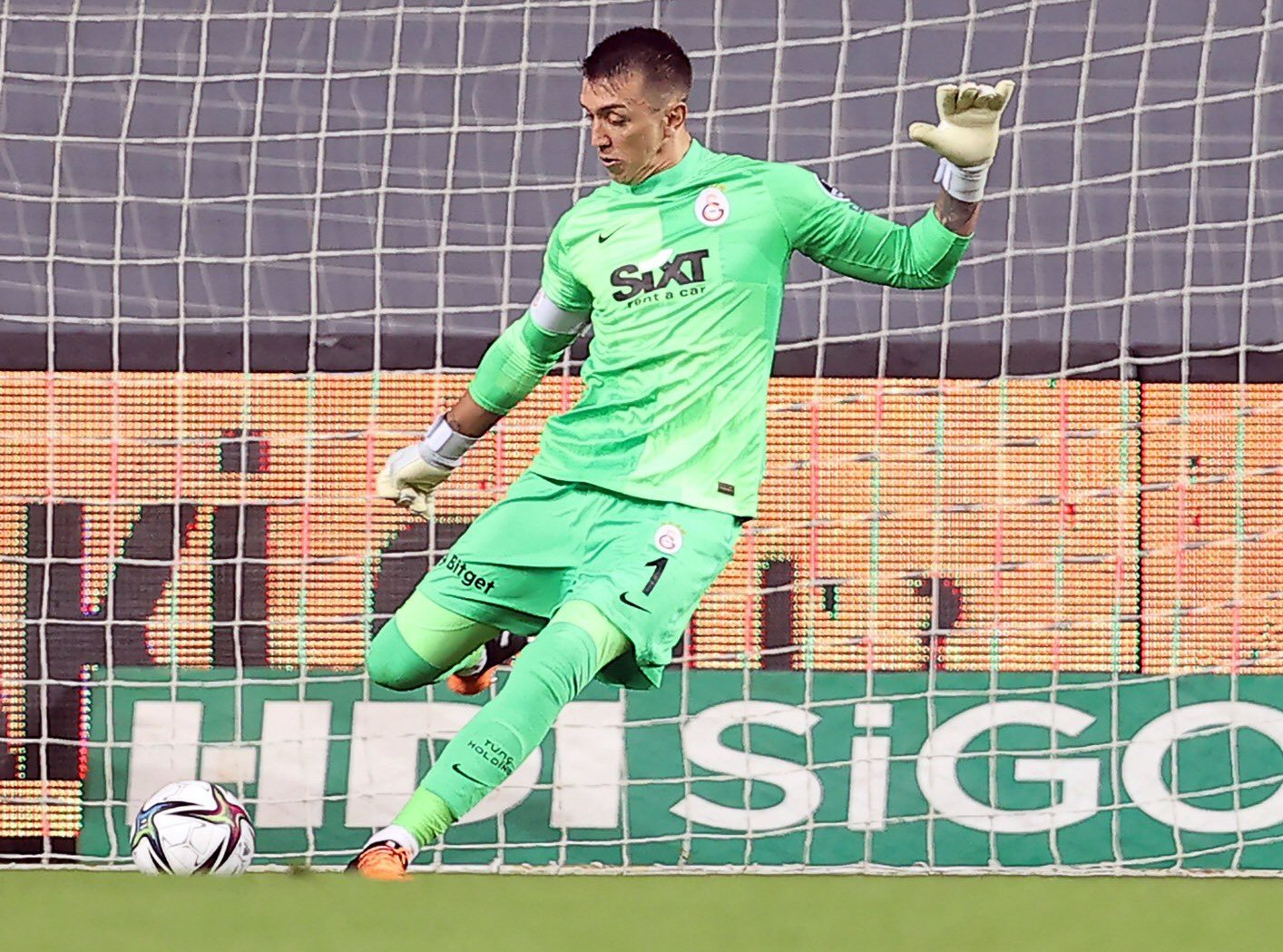 FERNANDO MUSLERA Ma��n Y�ld�z�