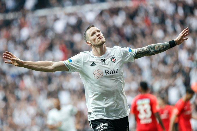 Pensando na Copa do Mundo, Weghorst vai para o Besiktas por empréstimo de  uma temporada