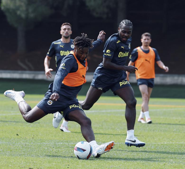 HAZIRLIKLAR DEVAM EDECEK

Fenerbahçe, yarın yapacağı antrenmanla hazırlıklarına devam edecek.