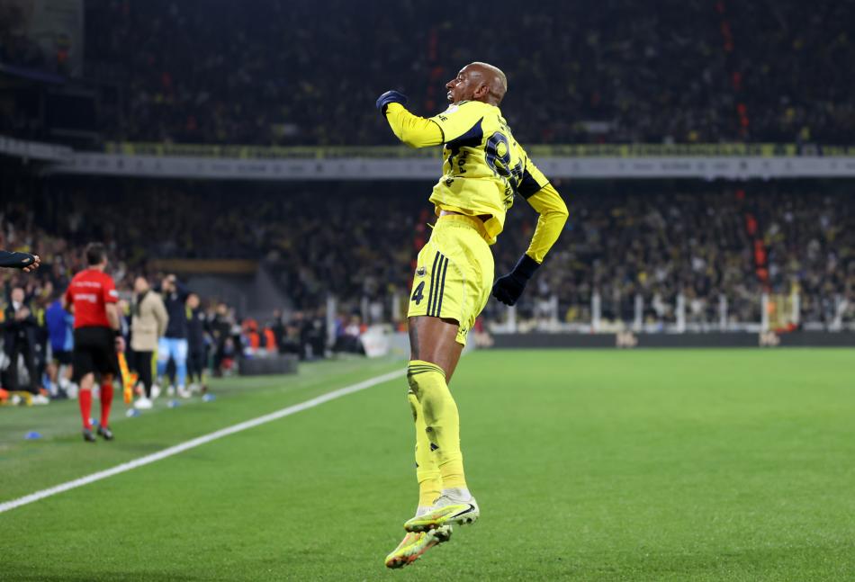 �LK YARIDA L�G Z�RVES�: FENERBAH�E