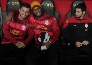 drogba_emre_colak_234.jpg