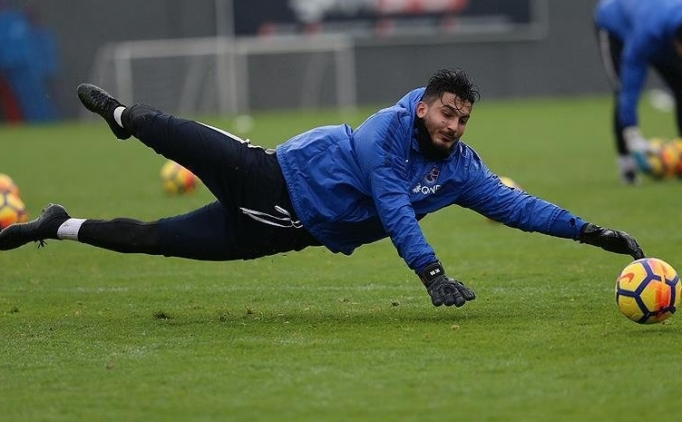 �ngiliz devleri, U�urcan �ak�r'� sordular