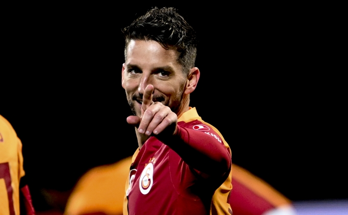 Napoli'den Mertens'e b�y�k onur!