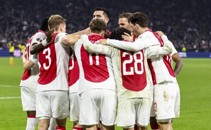 Ajax, 10 ki�iyle uzatmalarda turlad�
