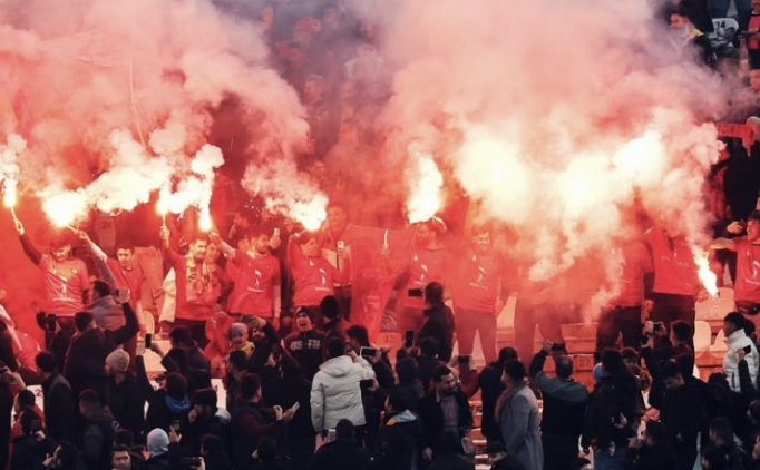 �ran'da oynanan Persepolis-Trakt�r Sazi ma��nda 2 g�zalt�