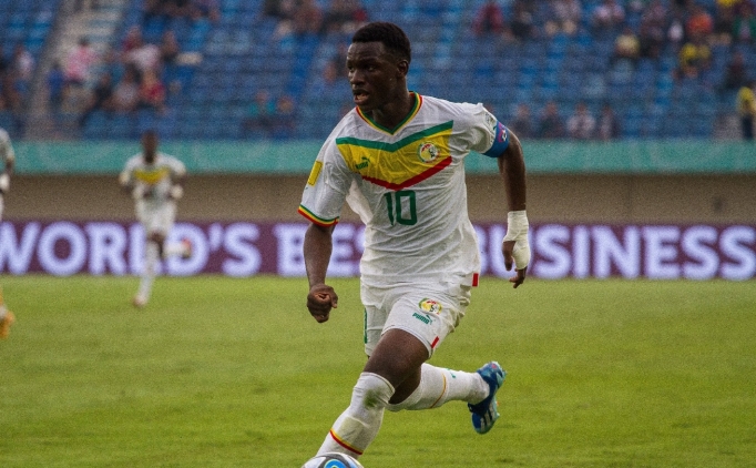 Fenerbah�e, 16 ya��ndaki Diouf ile anla�ma sa�lad�!