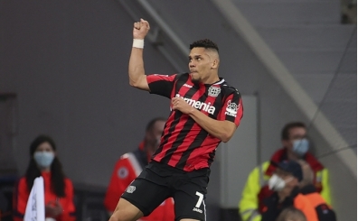 Bayer Leverkusen, Frankfurt'u iki golle ge�ti