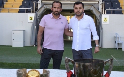 Akhisarspor'un futbol direktörü Gekas oldu!