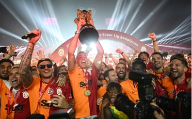 Galatasaray'ın kutlamalarında şarkılar konuştu! İşte futbolcuların tercihi
