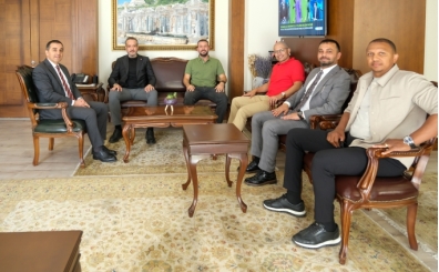 Antalyaspor Bakan Sinan Boztepe ile teknik direktr Alex'ten Burdur Valiliine ziyaret