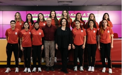 Galatasaray, 14 atletle mukavele imzalad�