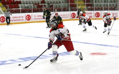 Erzurum'da Buz Hokeyi Kış Spor Oyunları sona erdi