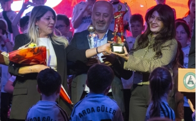 Bolu'da '2025 Y�l�n Sporcusu' �d�l� Arda G�ler'e verildi