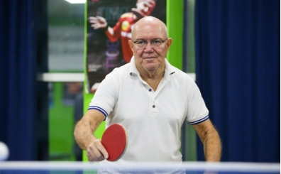 Veteran masa tenis�i Kasapo�lu, 50 y�ll�k deneyimini �ocuklara aktar�yor