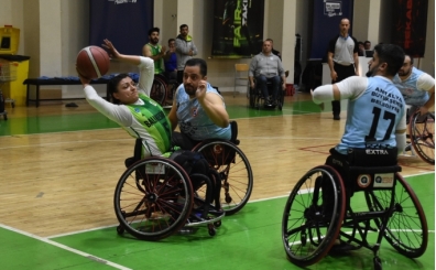 Bal�kesir B�y�k�ehir Belediyespor, zorlansa da kazand�