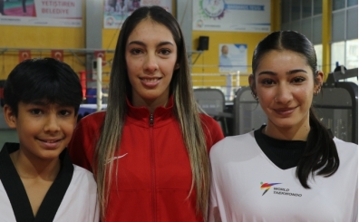 Antren�rl�k ��rencisi tekvandocu abla, iki karde�ini �ampiyonlu�a haz�rl�yor