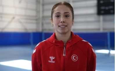 Milli badmintoncu �zge'nin hedefi T�rkiye'ye yeni madalyalar kazand�rmak