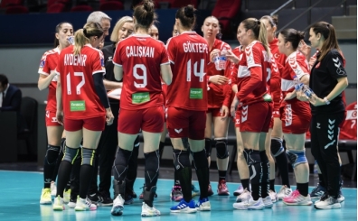 Hentbolda Kadn Milli takmnn hazrlk turnuvas sona erdi