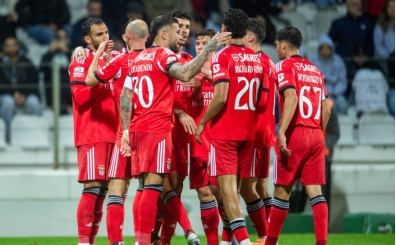 Pavlidis hat trick yapt; Benfica kazand!