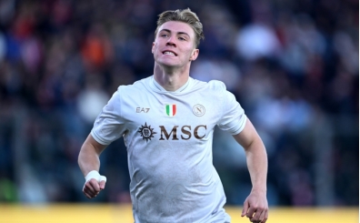 Napoli, H�jlund ile tam gaz yar��ta 