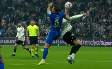 Be�ikta�'tan devre aras� tepki: 'Tiyatro devam ediyor'