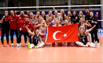 17 Ya� Alt� Kad�n Milli Voleybol Tak�m�'ndan b�y�k ba�ar�!