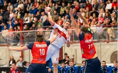 Milliler, D�nya �ampiyonas� hayalini zora soktu
