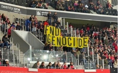 Avusturya-�srail ma��nda trib�nlerde protesto!